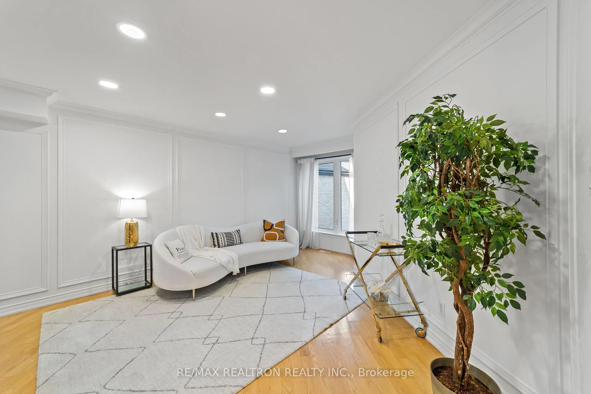 Photo 10 of 42 Peter Andrew Crescent, Vaughan, Brownridge — HOMEH