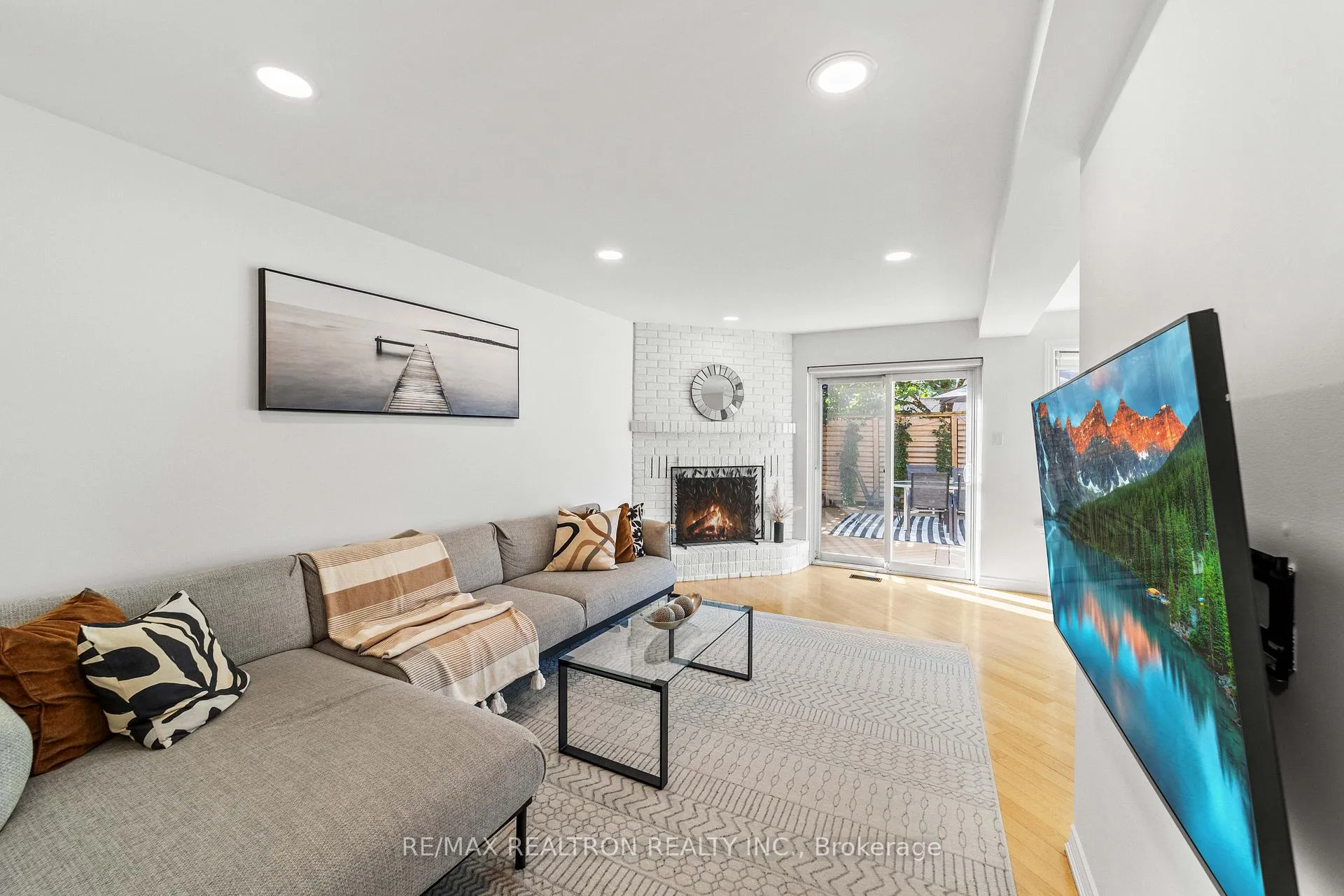 Photo 16 of 42 Peter Andrew Crescent, Vaughan, Brownridge — HOMEH