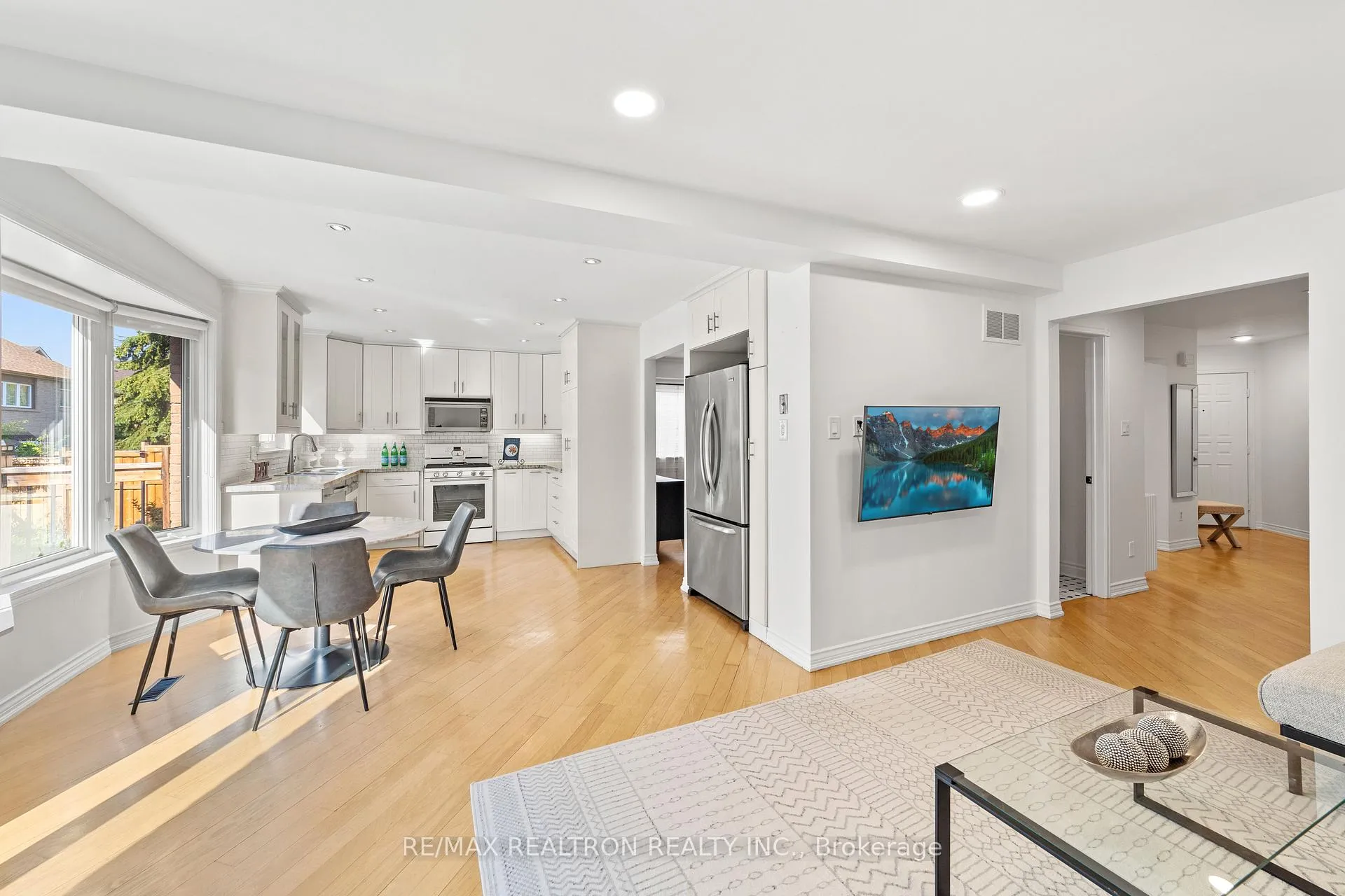Photo 18 of 42 Peter Andrew Crescent, Vaughan, Brownridge — HOMEH