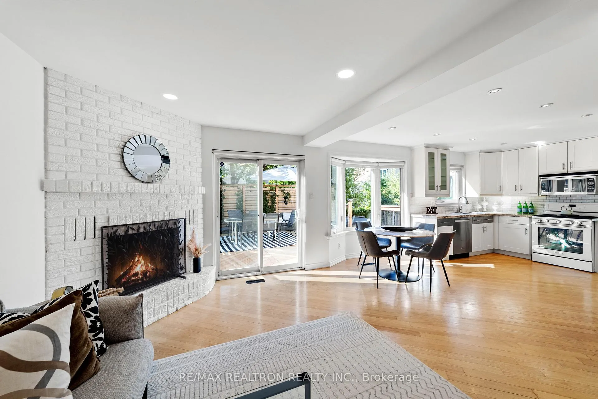 Photo 19 of 42 Peter Andrew Crescent, Vaughan, Brownridge — HOMEH