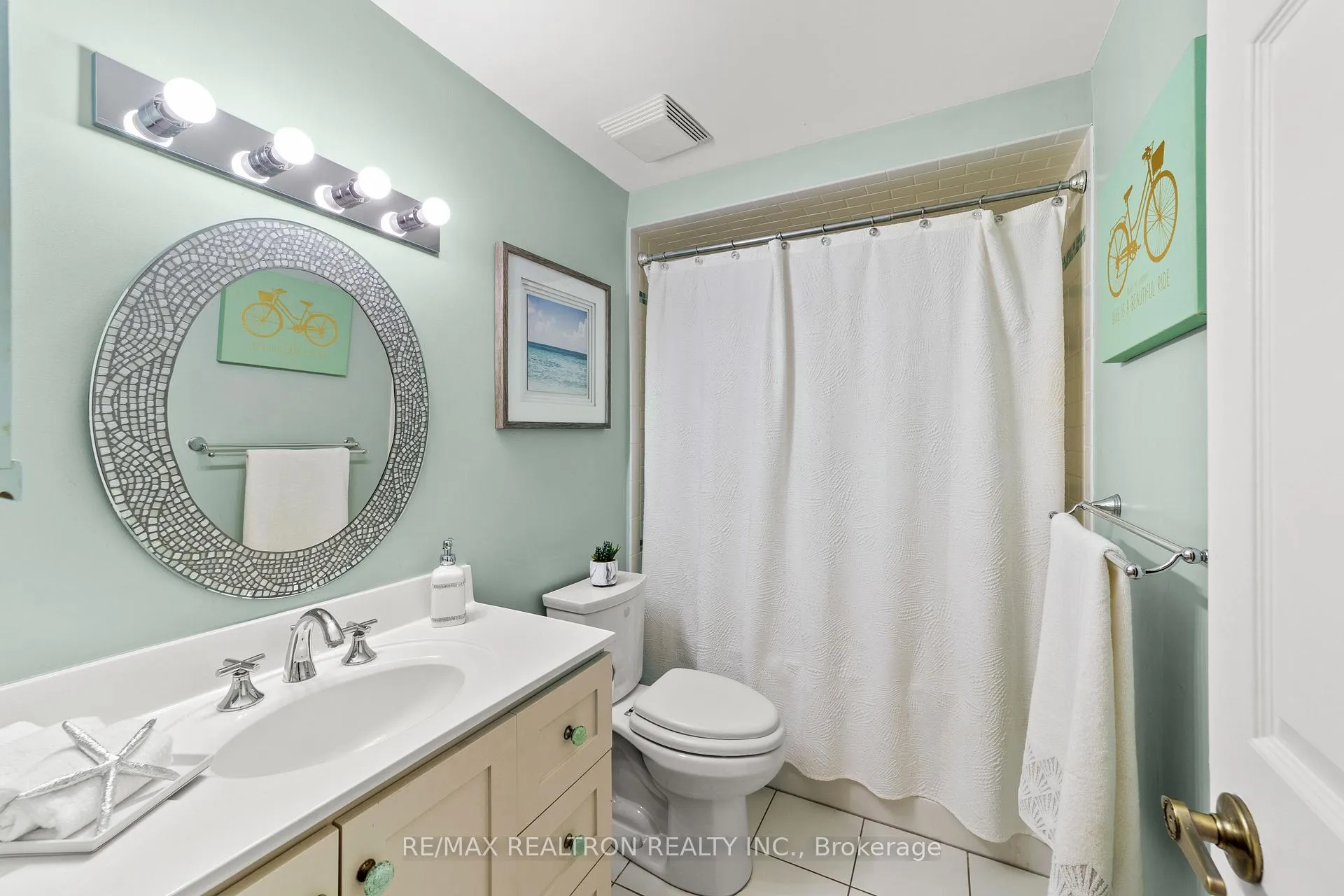Photo 38 of 42 Peter Andrew Crescent, Vaughan, Brownridge — HOMEH