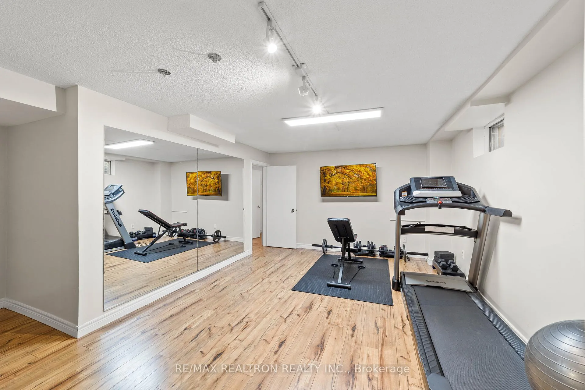Photo 39 of 42 Peter Andrew Crescent, Vaughan, Brownridge — HOMEH