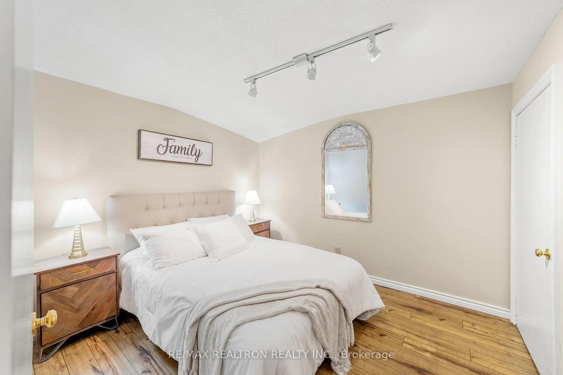 Photo 42 of 42 Peter Andrew Crescent, Vaughan, Brownridge — HOMEH