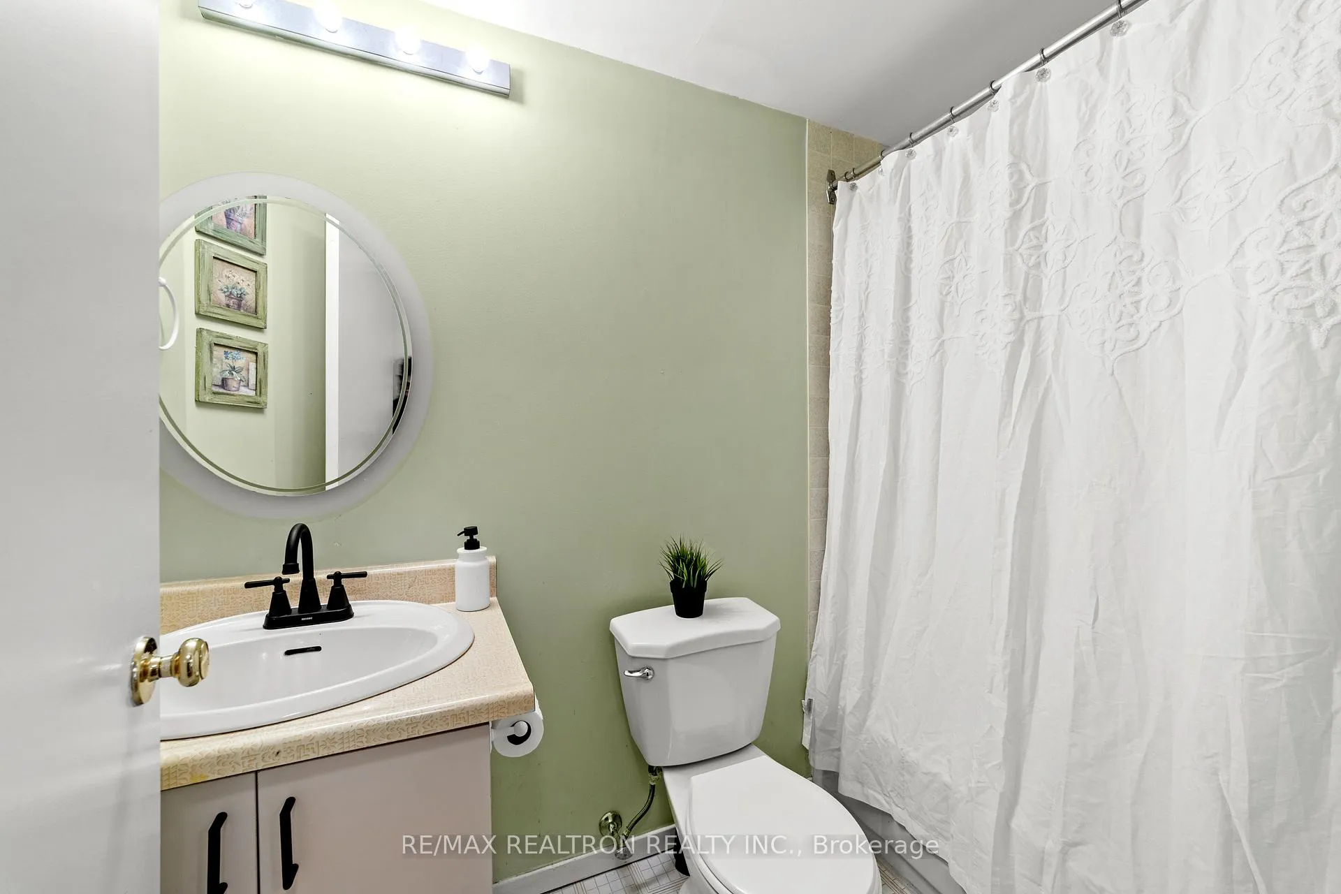 Photo 43 of 42 Peter Andrew Crescent, Vaughan, Brownridge — HOMEH