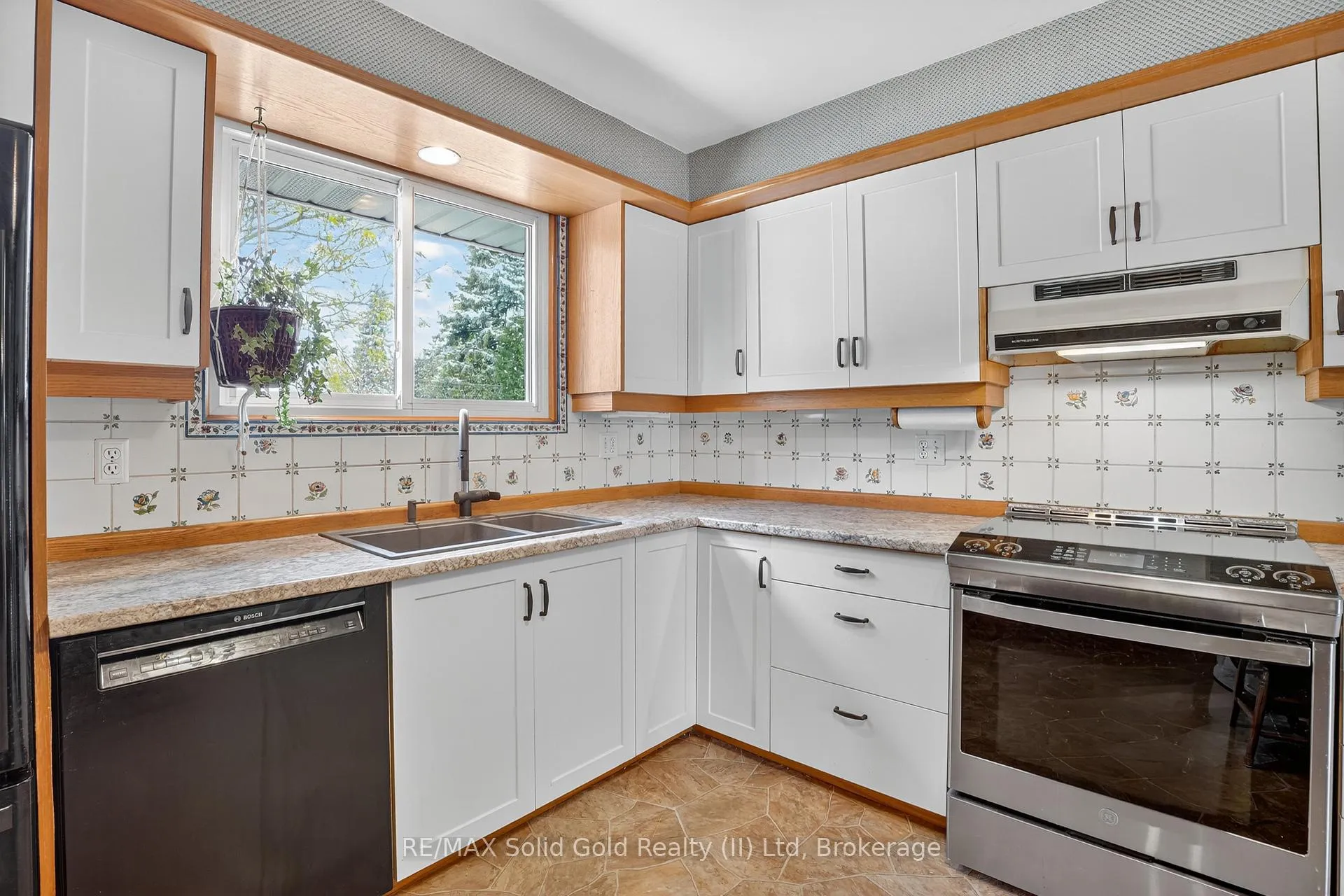 Photo 17 of 52 Wilkins Drive, Kitchener — HOMEH