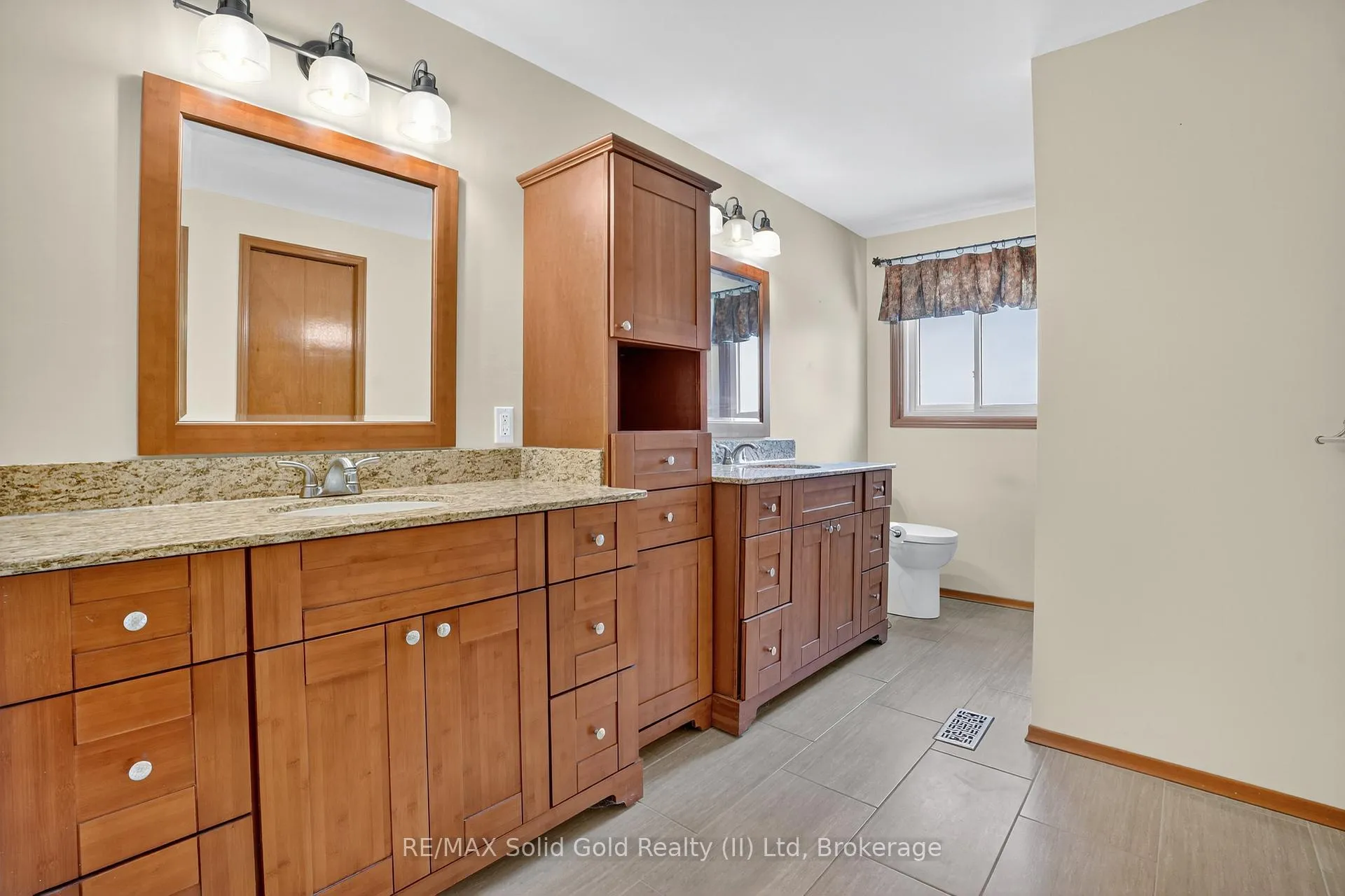 Photo 25 of 52 Wilkins Drive, Kitchener — HOMEH