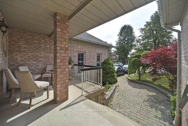 Photo 2 of 30 Millrun Crescent N, Vaughan, Islington Woods — HOMEH
