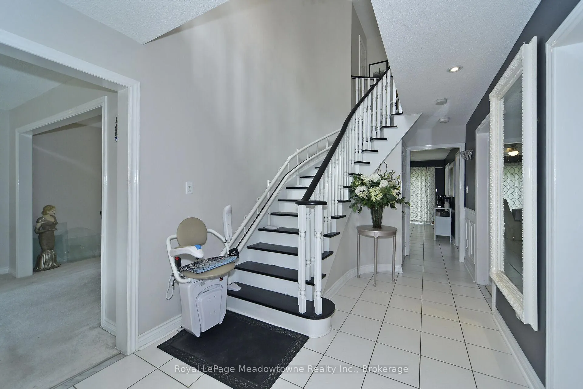 Photo 3 of 30 Millrun Crescent N, Vaughan, Islington Woods — HOMEH