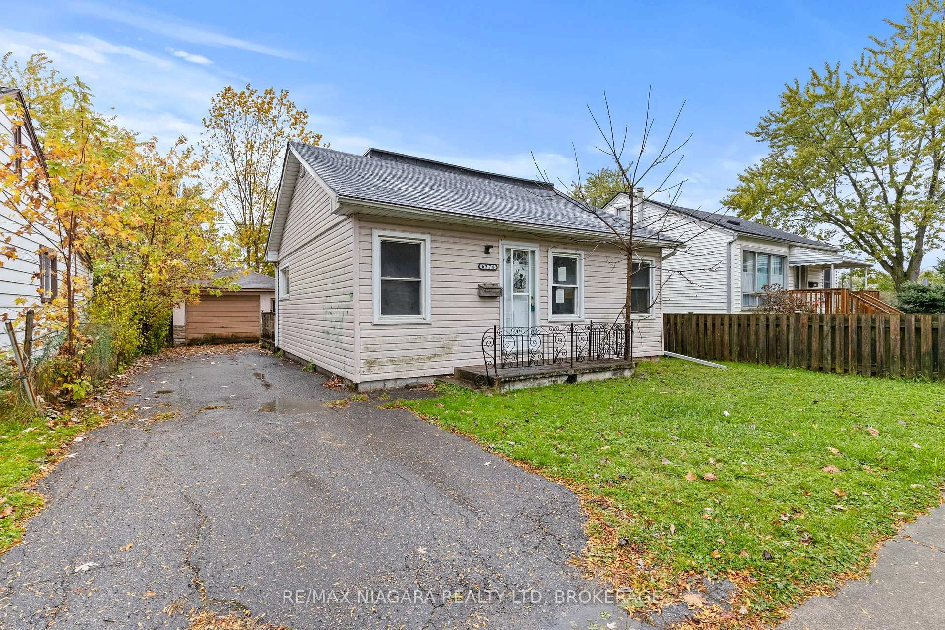 Photo 3 of 6278 Arad Street, Niagara Falls, Arad/Fallsview — HOMEH