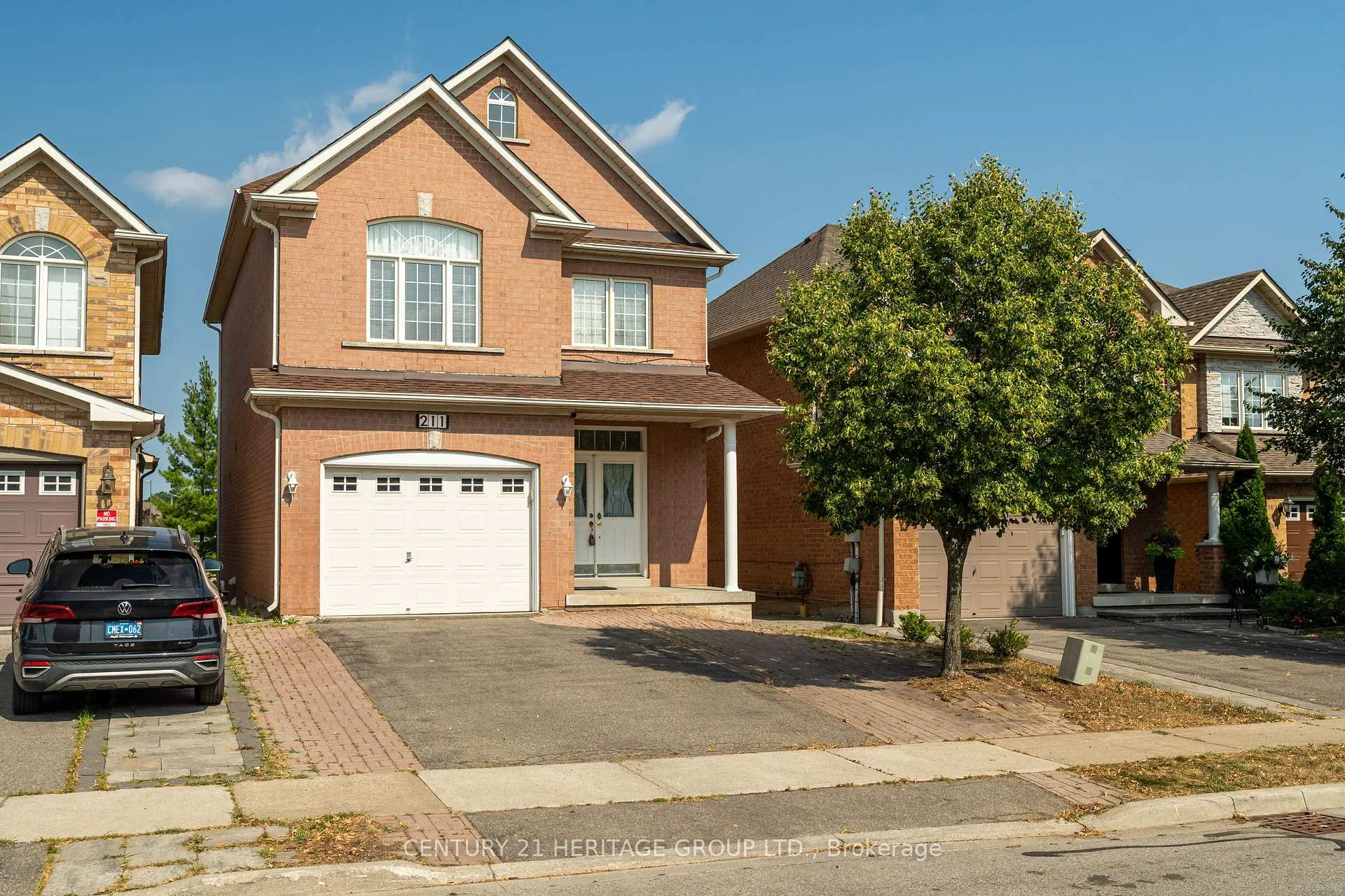 Photo 2 of 211 Kayla Crescent, Vaughan, Maple — HOMEH