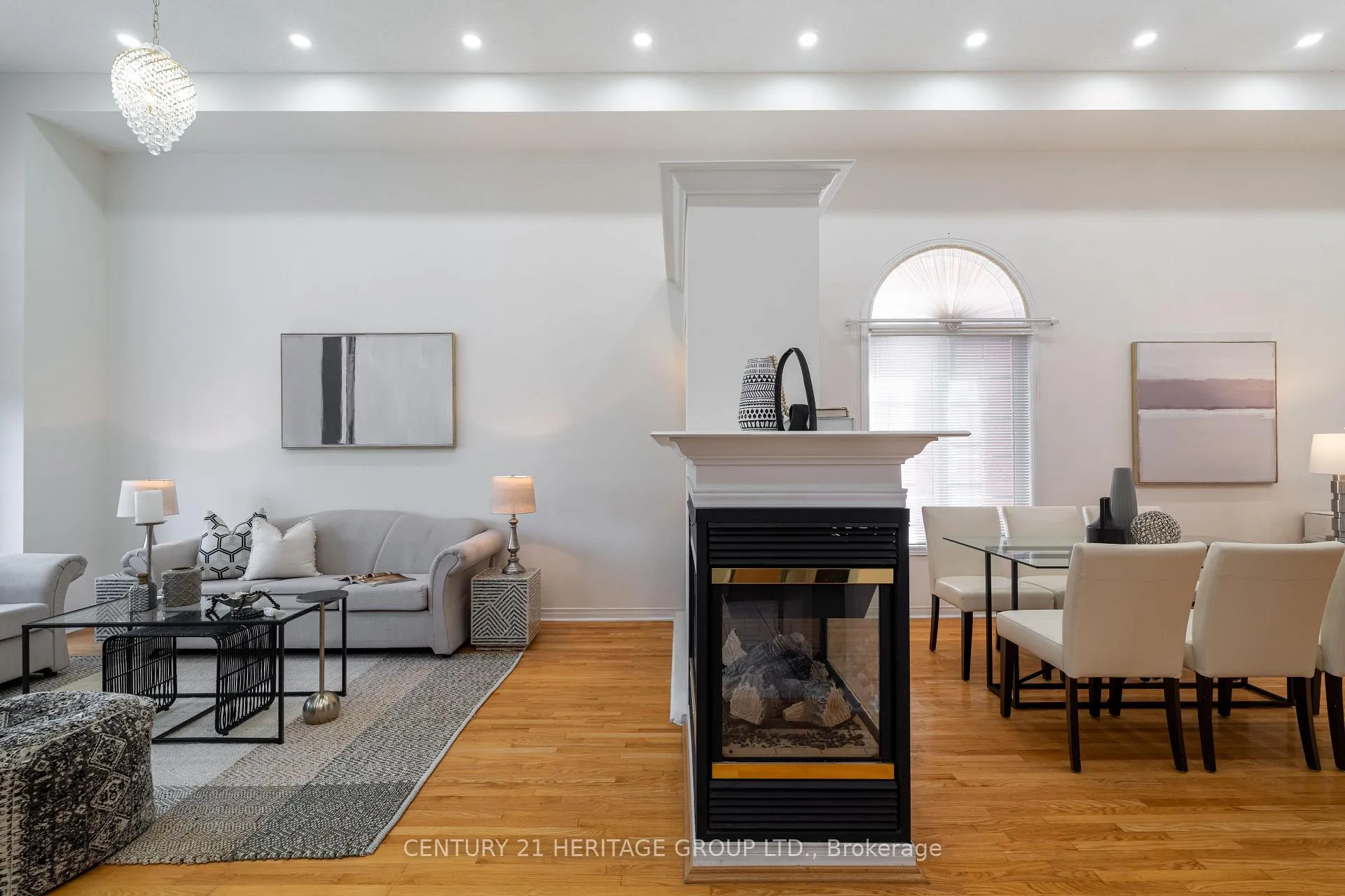Photo 7 of 211 Kayla Crescent, Vaughan, Maple — HOMEH