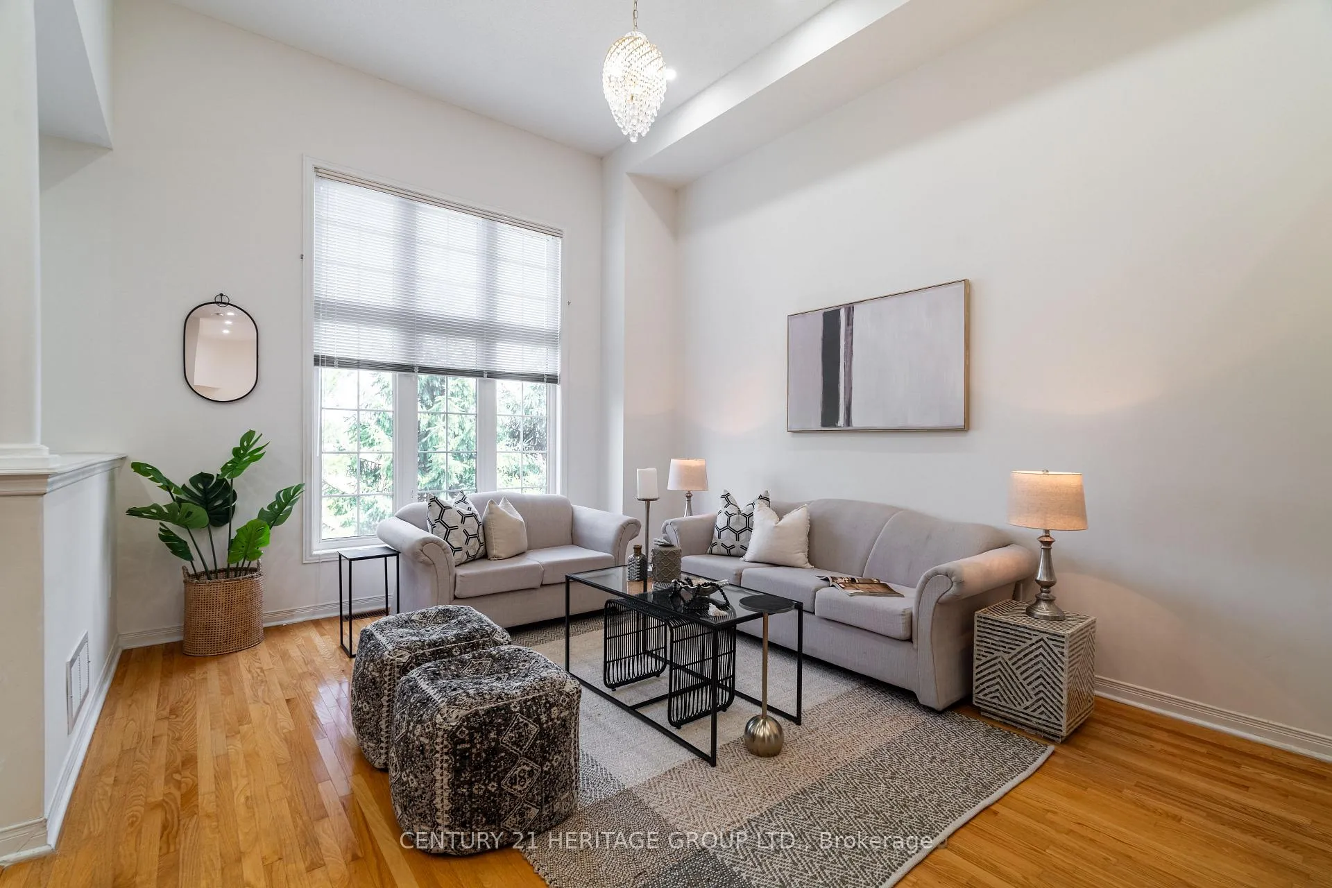 Photo 8 of 211 Kayla Crescent, Vaughan, Maple — HOMEH