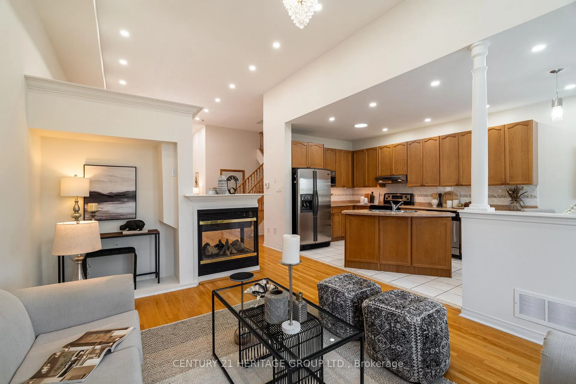 Photo 10 of 211 Kayla Crescent, Vaughan, Maple — HOMEH