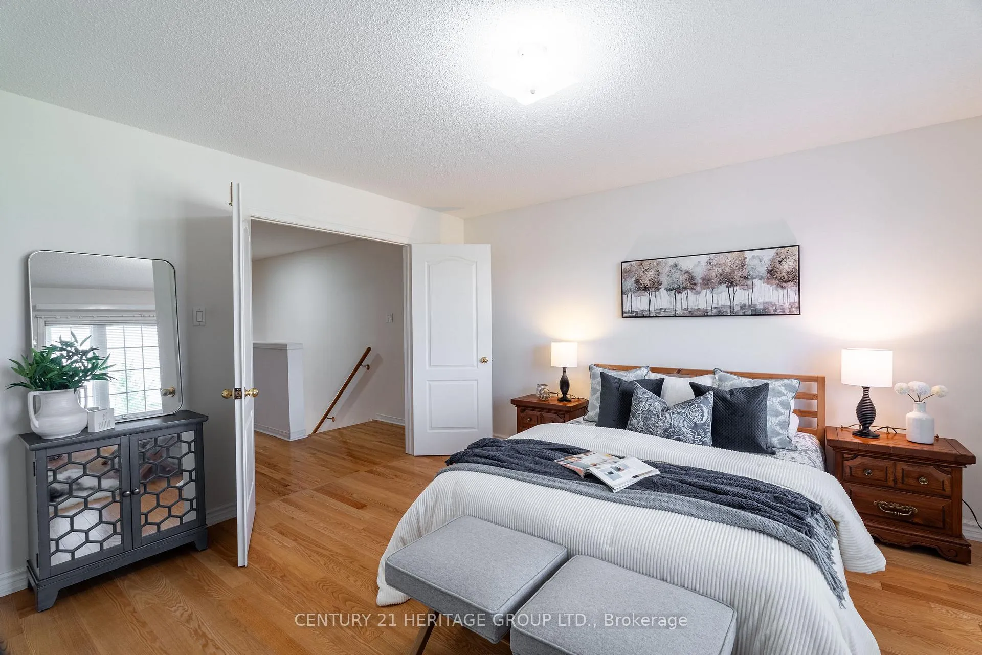 Photo 20 of 211 Kayla Crescent, Vaughan, Maple — HOMEH