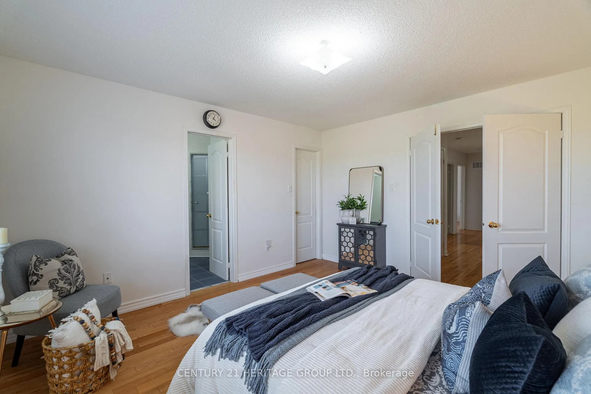 Photo 21 of 211 Kayla Crescent, Vaughan, Maple — HOMEH