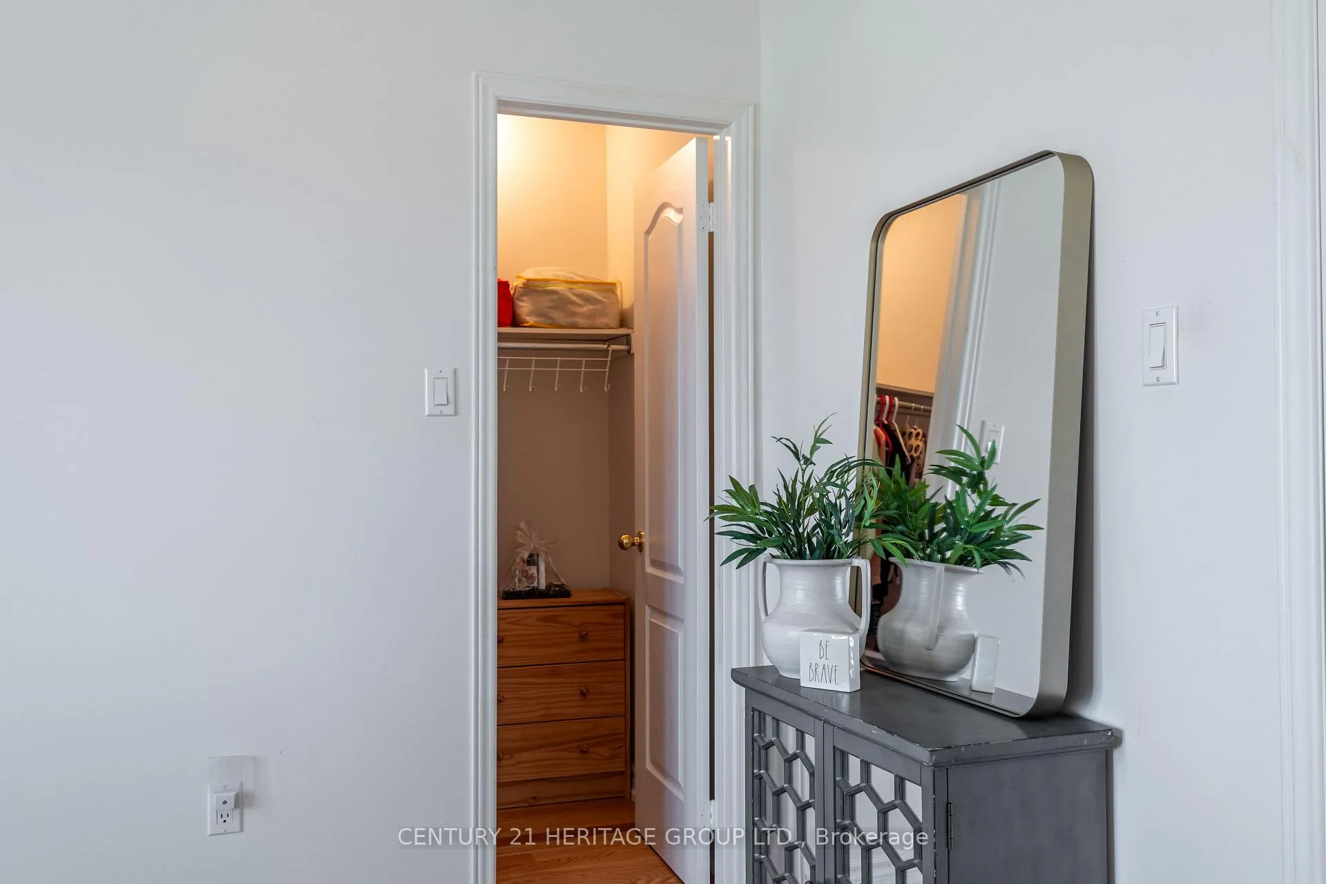 Photo 22 of 211 Kayla Crescent, Vaughan, Maple — HOMEH