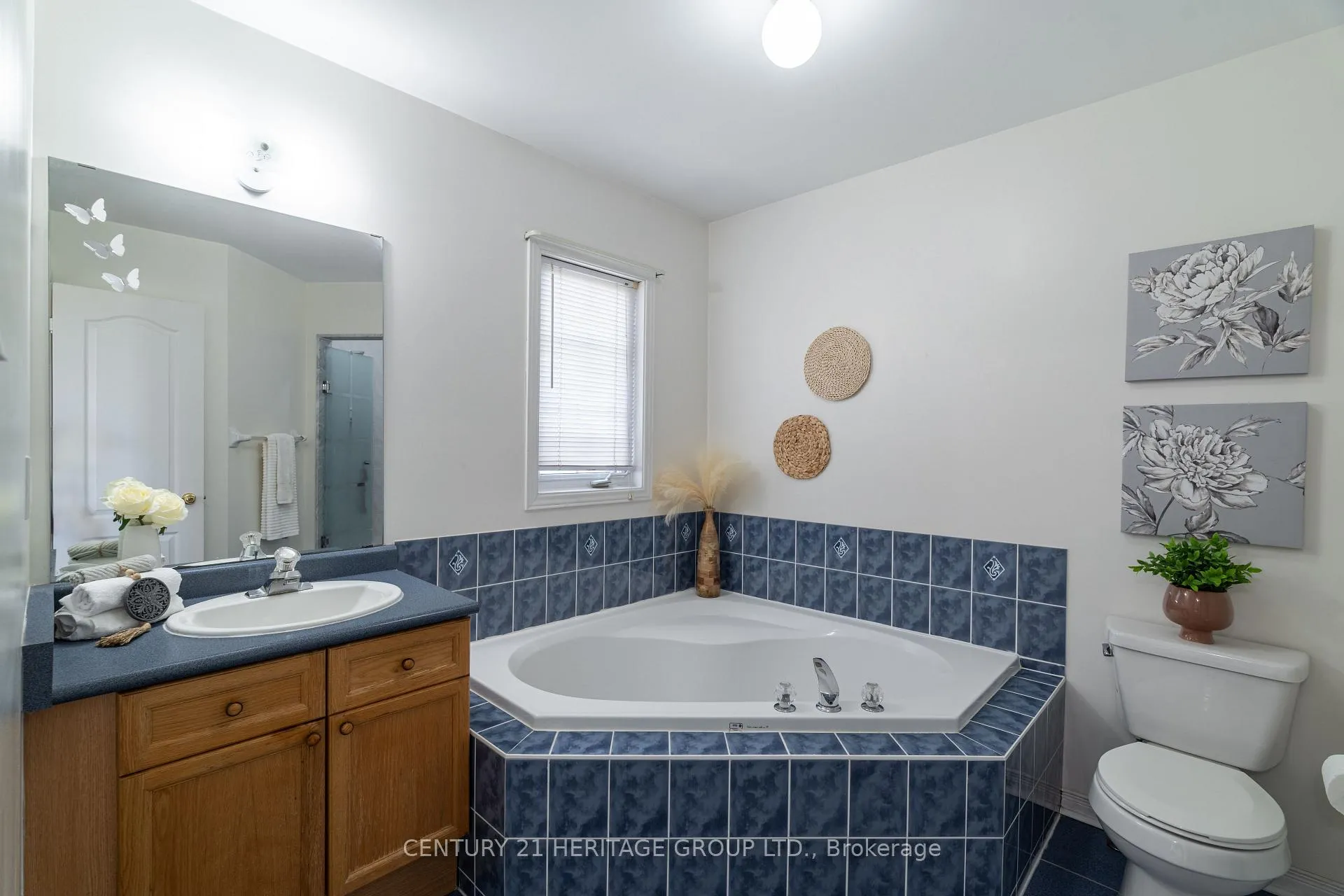 Photo 23 of 211 Kayla Crescent, Vaughan, Maple — HOMEH