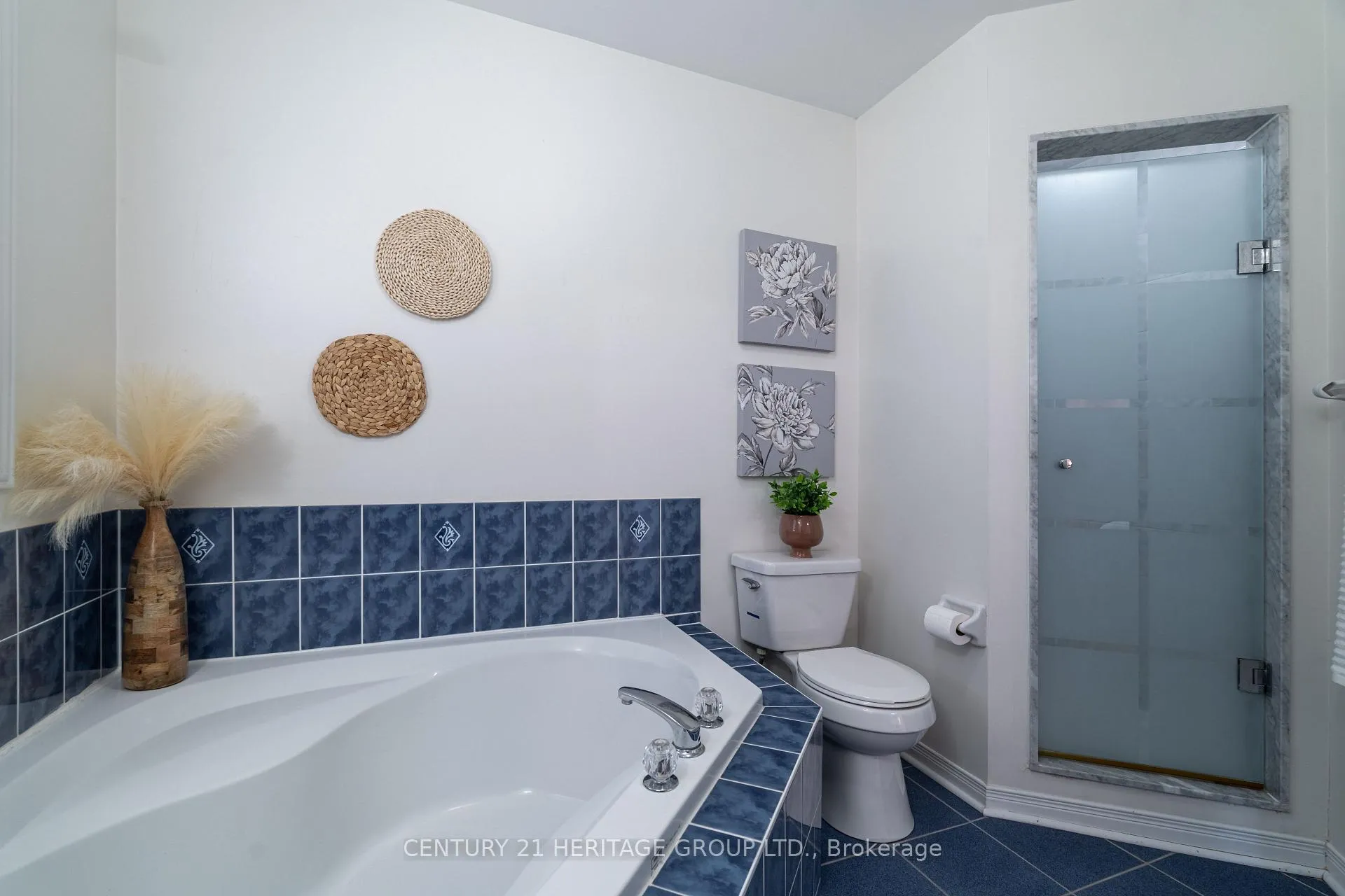 Photo 24 of 211 Kayla Crescent, Vaughan, Maple — HOMEH