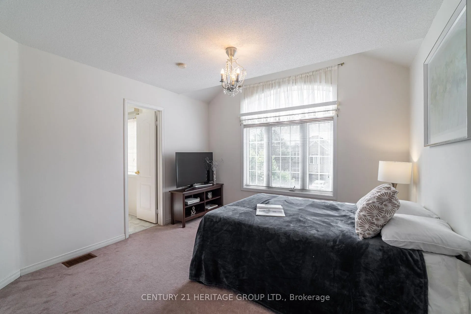 Photo 29 of 211 Kayla Crescent, Vaughan, Maple — HOMEH