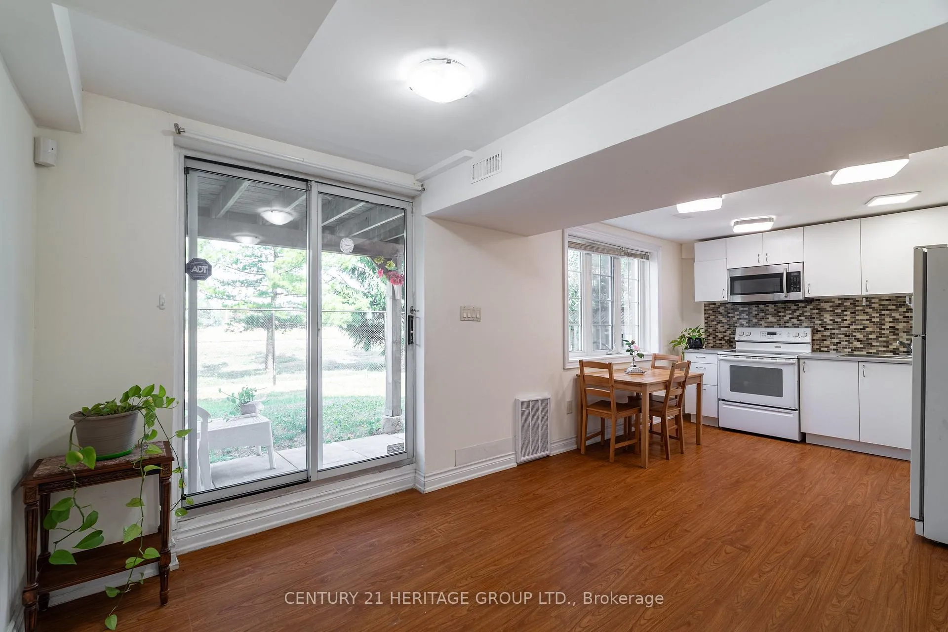 Photo 33 of 211 Kayla Crescent, Vaughan, Maple — HOMEH