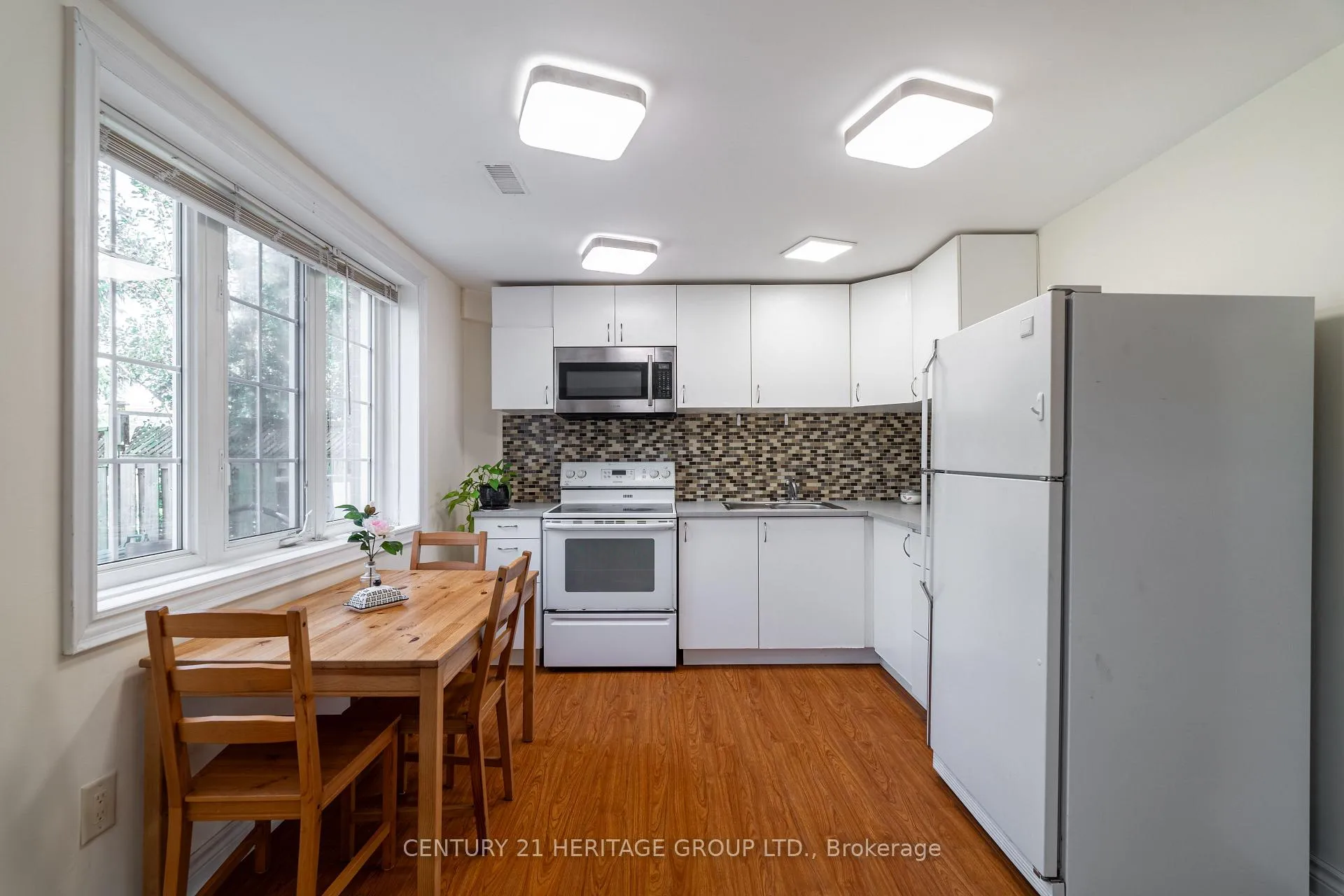 Photo 34 of 211 Kayla Crescent, Vaughan, Maple — HOMEH