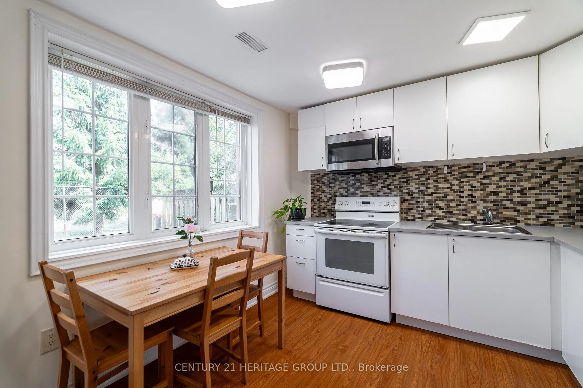 Photo 35 of 211 Kayla Crescent, Vaughan, Maple — HOMEH