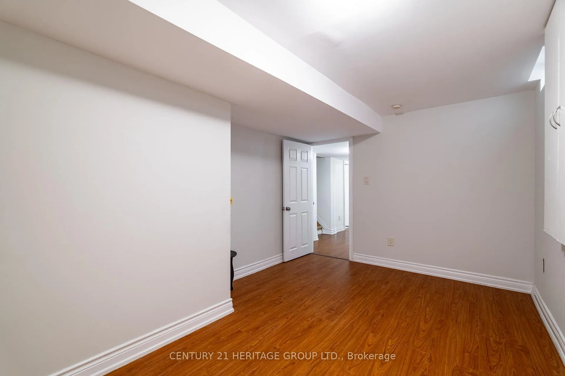 Photo 36 of 211 Kayla Crescent, Vaughan, Maple — HOMEH