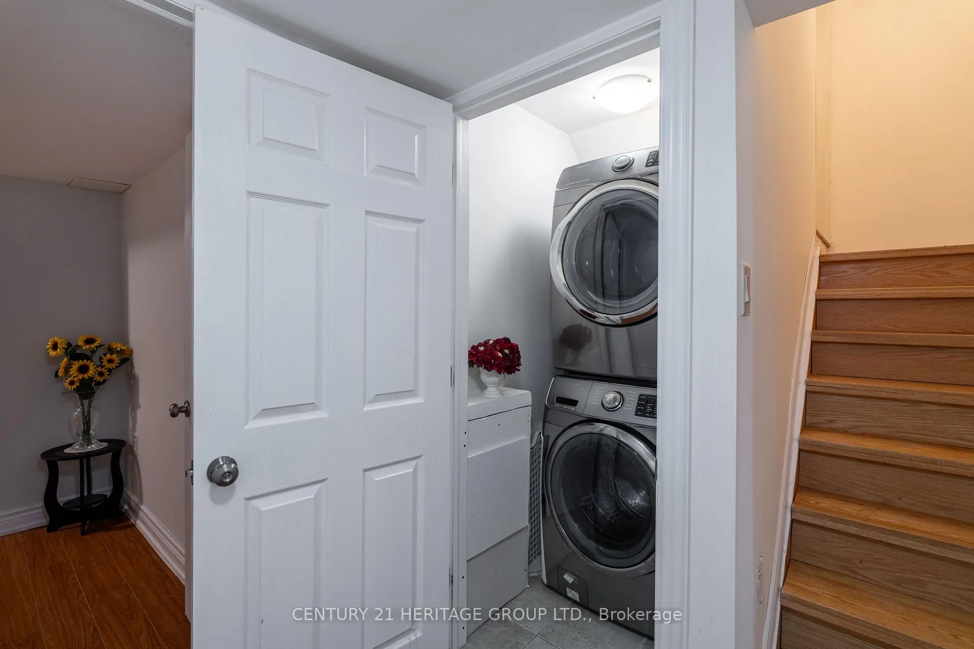 Photo 41 of 211 Kayla Crescent, Vaughan, Maple — HOMEH