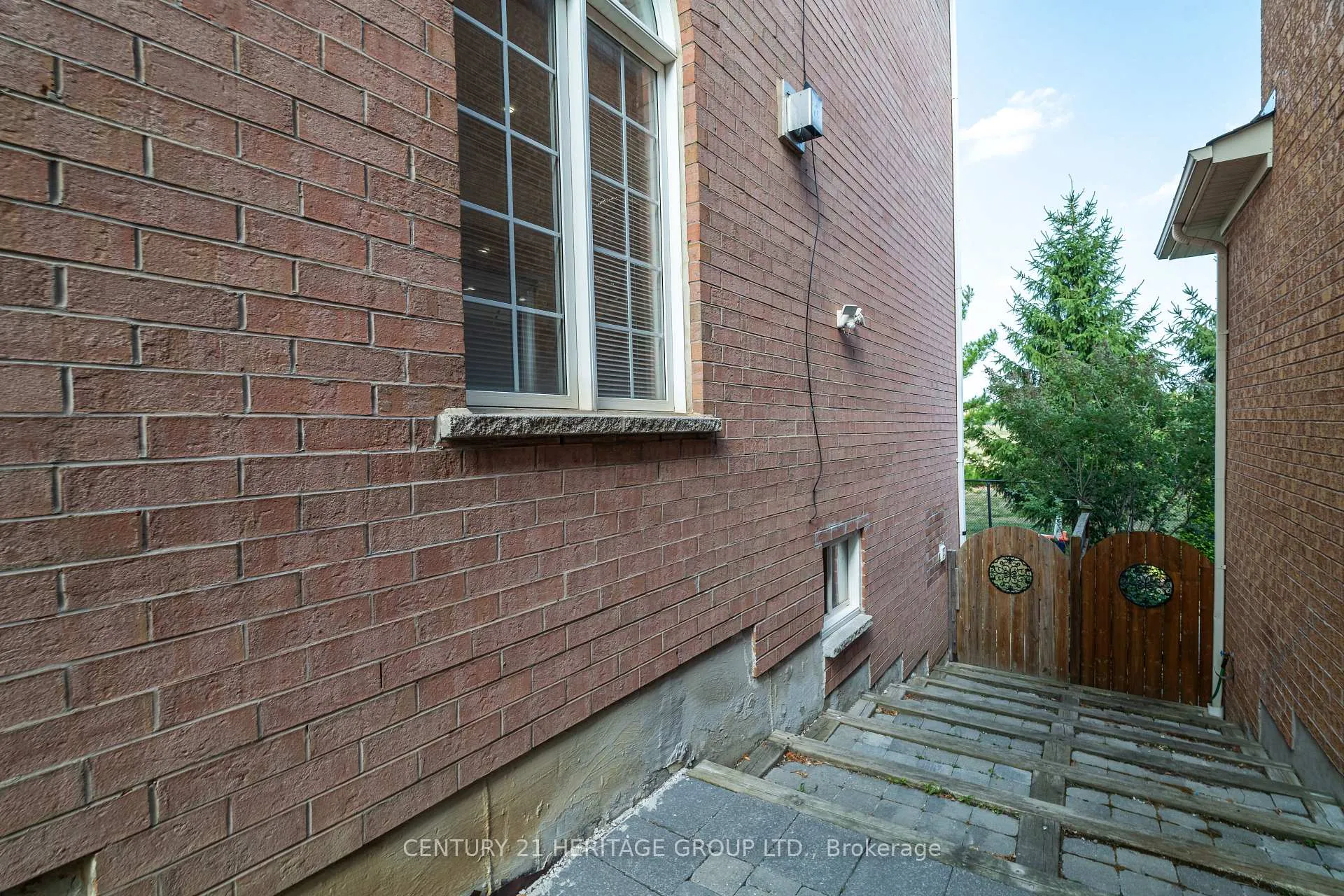 Photo 45 of 211 Kayla Crescent, Vaughan, Maple — HOMEH