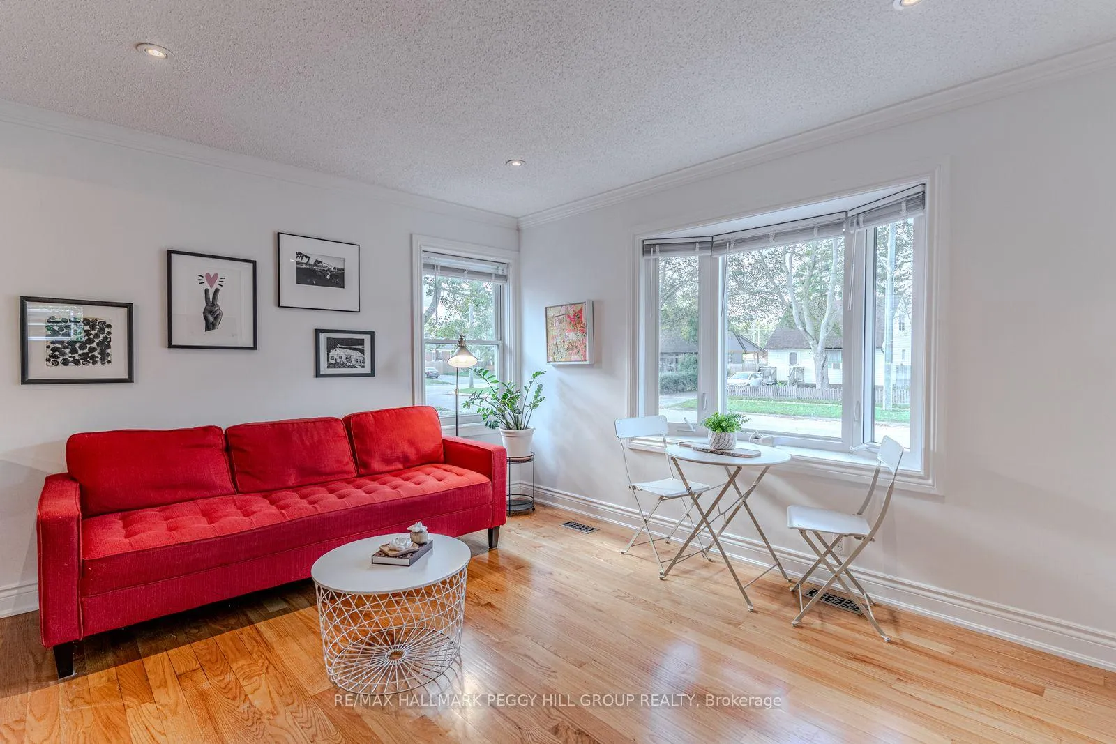 Photo 2 of 5 Newton Street, Barrie, Wellington — HOMEH