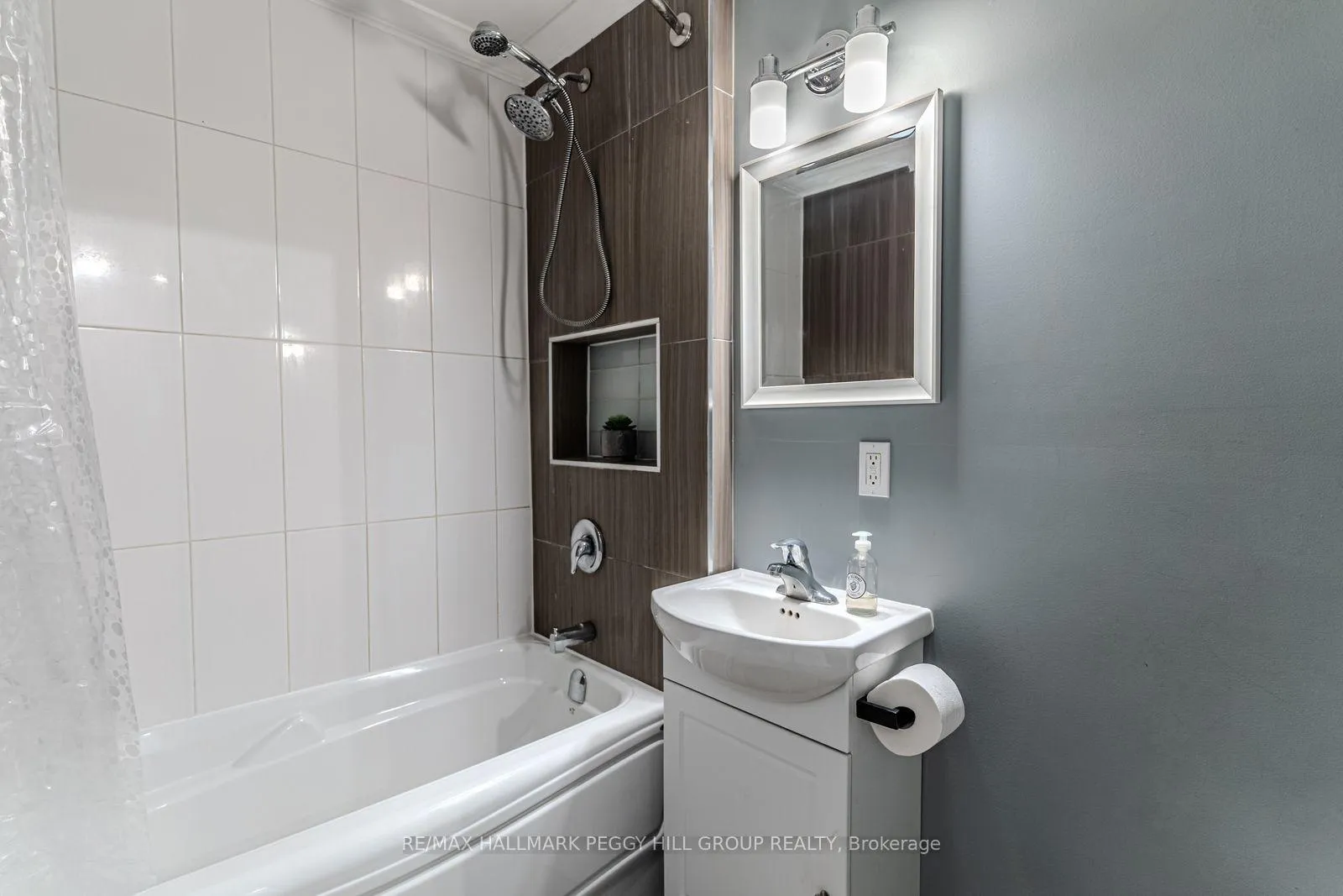 Photo 8 of 5 Newton Street, Barrie, Wellington — HOMEH