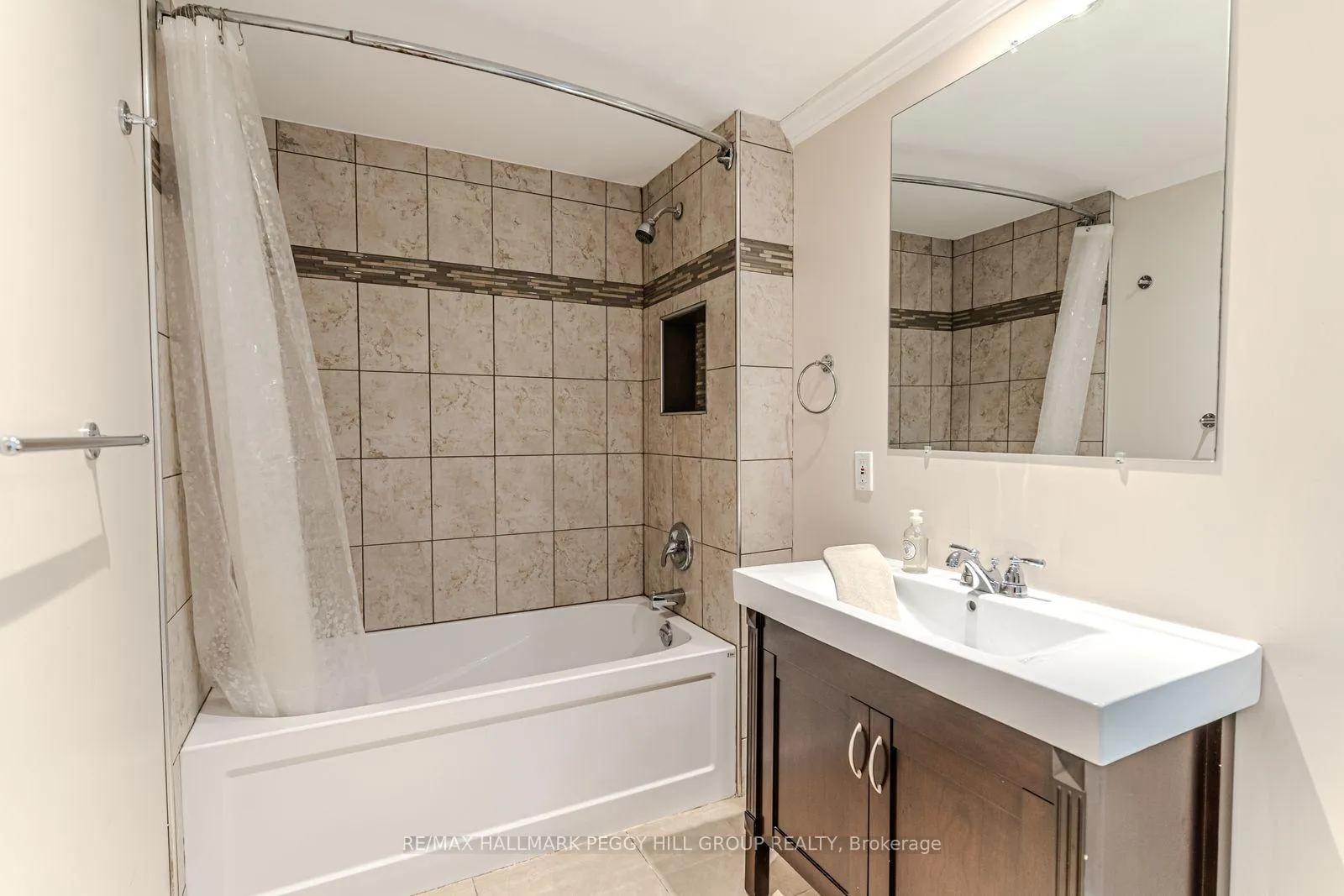 Photo 11 of 5 Newton Street, Barrie, Wellington — HOMEH