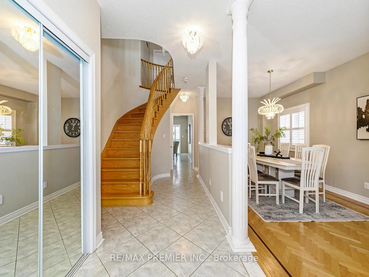Photo 5 of 284 Avro Road, Vaughan, Maple — HOMEH