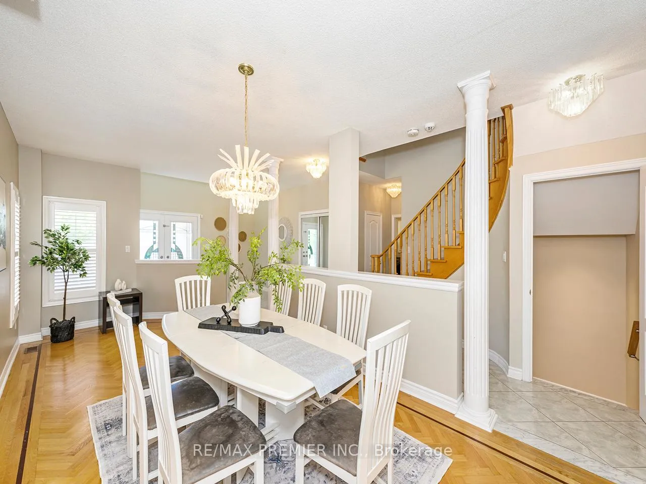 Photo 7 of 284 Avro Road, Vaughan, Maple — HOMEH