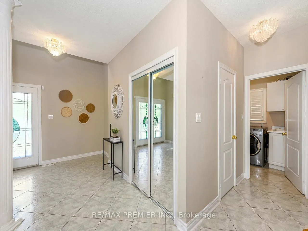 Photo 8 of 284 Avro Road, Vaughan, Maple — HOMEH
