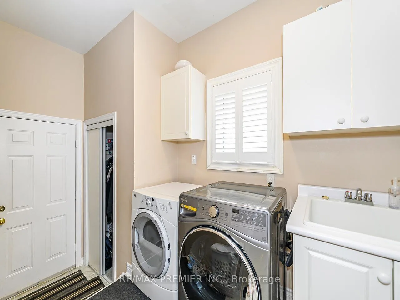 Photo 9 of 284 Avro Road, Vaughan, Maple — HOMEH