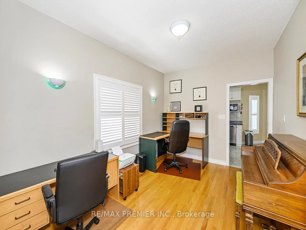 Photo 10 of 284 Avro Road, Vaughan, Maple — HOMEH