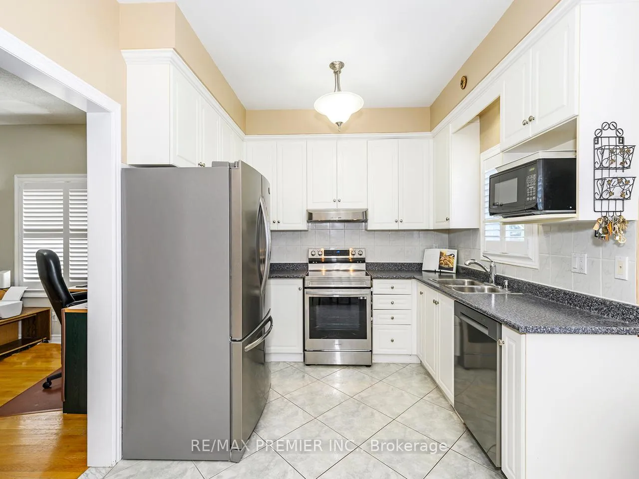 Photo 14 of 284 Avro Road, Vaughan, Maple — HOMEH