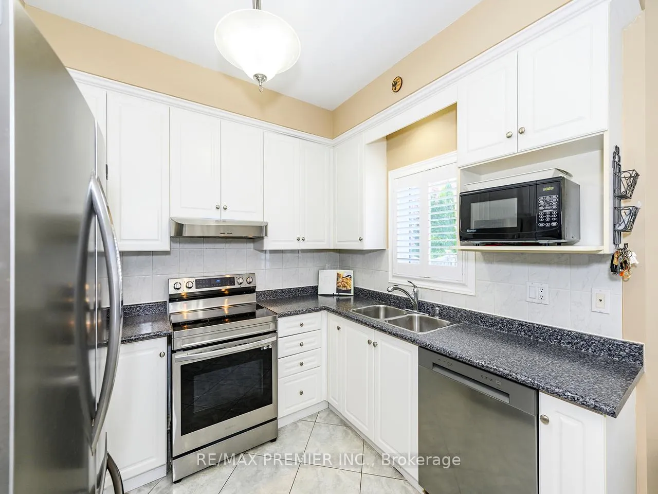 Photo 16 of 284 Avro Road, Vaughan, Maple — HOMEH