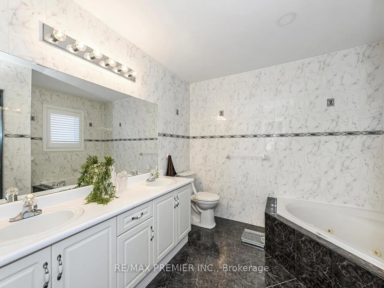 Photo 24 of 284 Avro Road, Vaughan, Maple — HOMEH