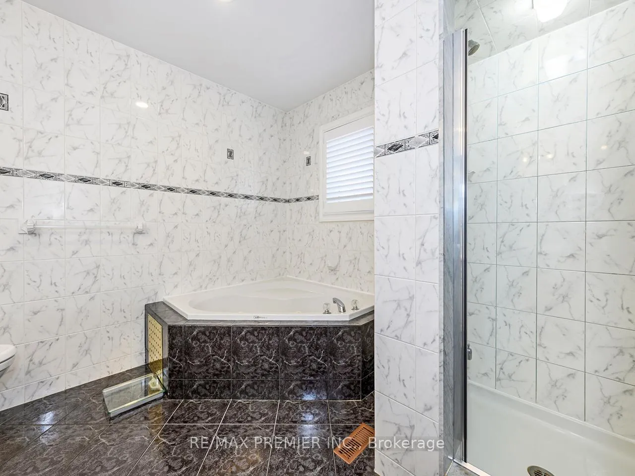Photo 25 of 284 Avro Road, Vaughan, Maple — HOMEH