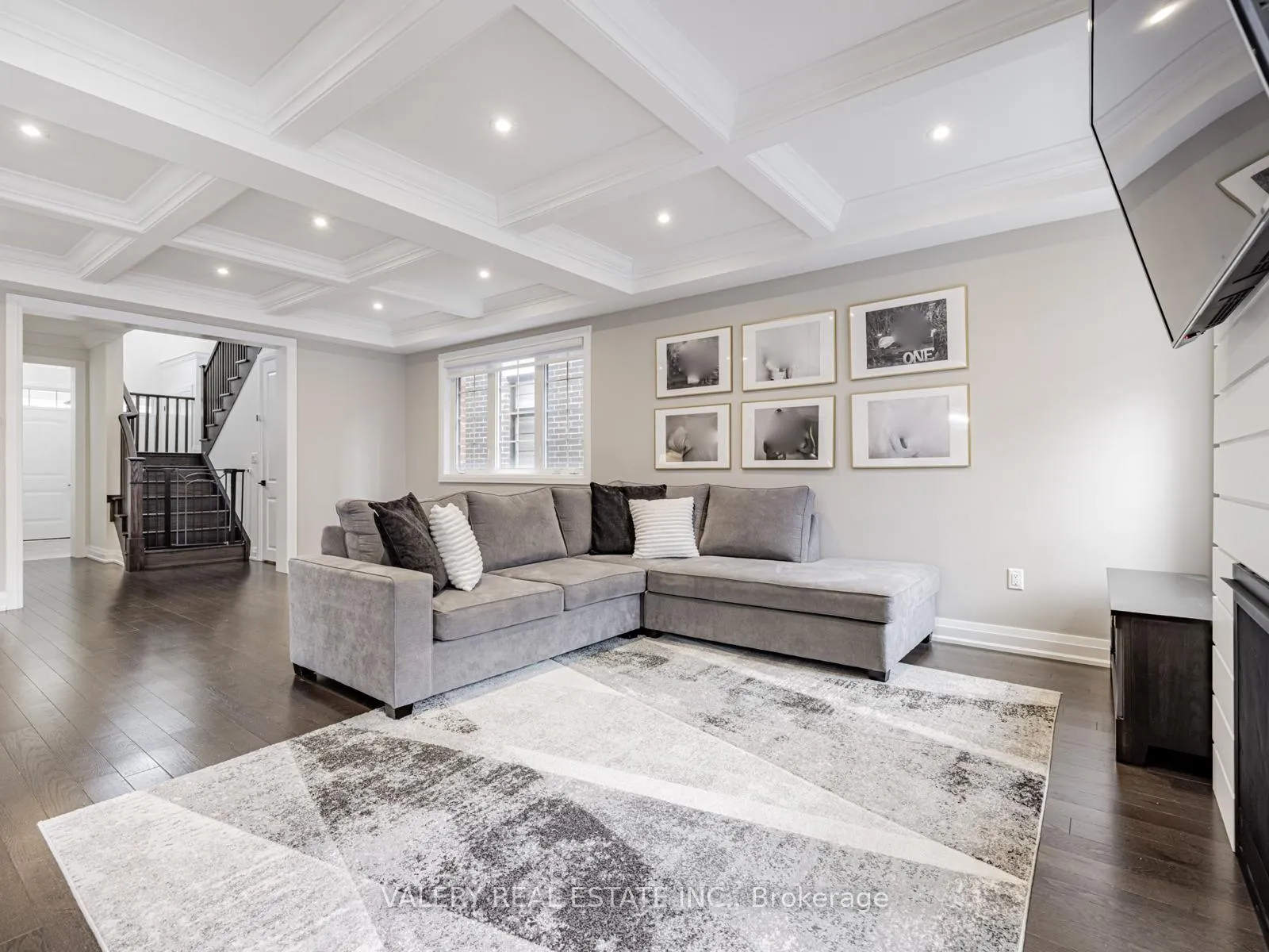 Photo 2 of 41 Chorus Crescent, Vaughan, Kleinburg — HOMEH