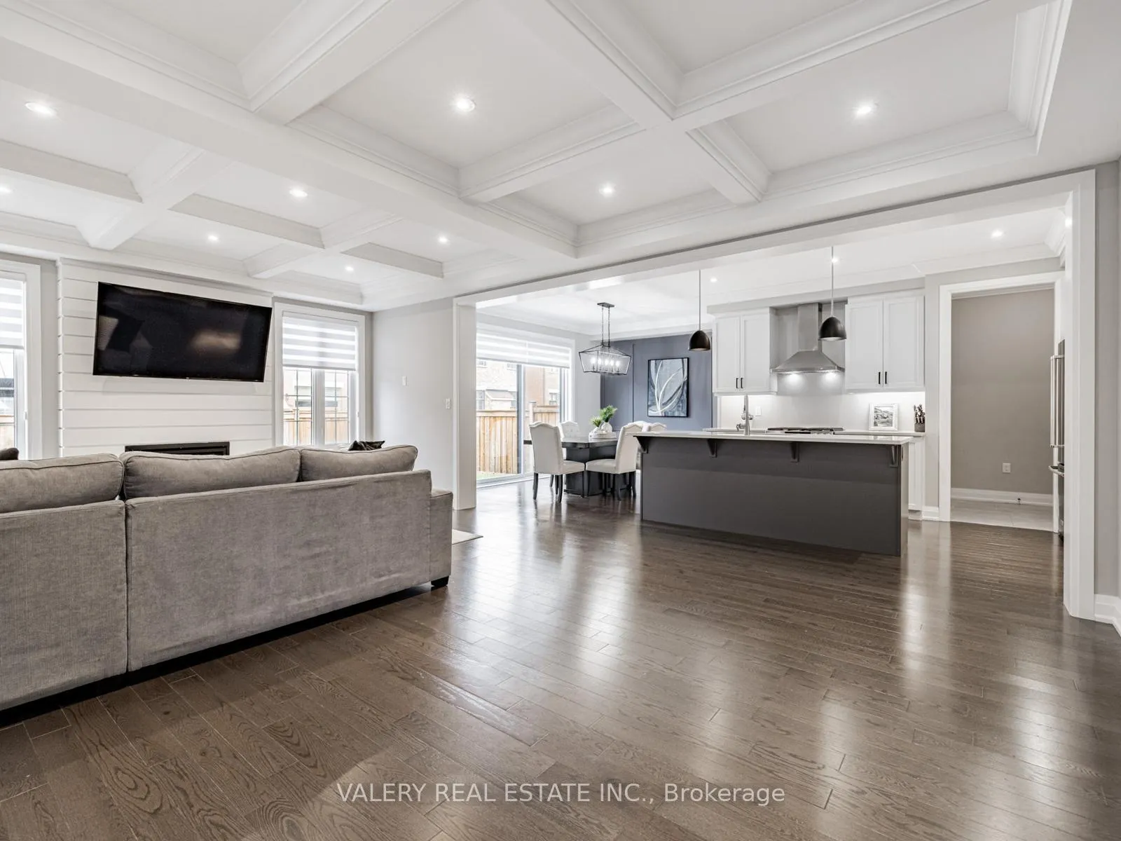 Photo 4 of 41 Chorus Crescent, Vaughan, Kleinburg — HOMEH