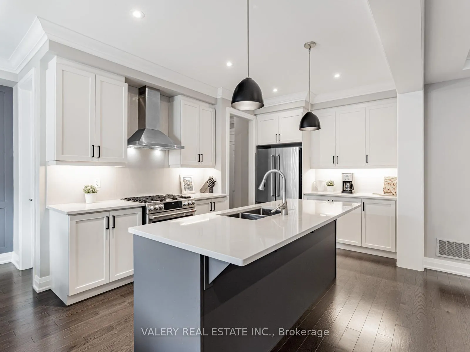 Photo 7 of 41 Chorus Crescent, Vaughan, Kleinburg — HOMEH