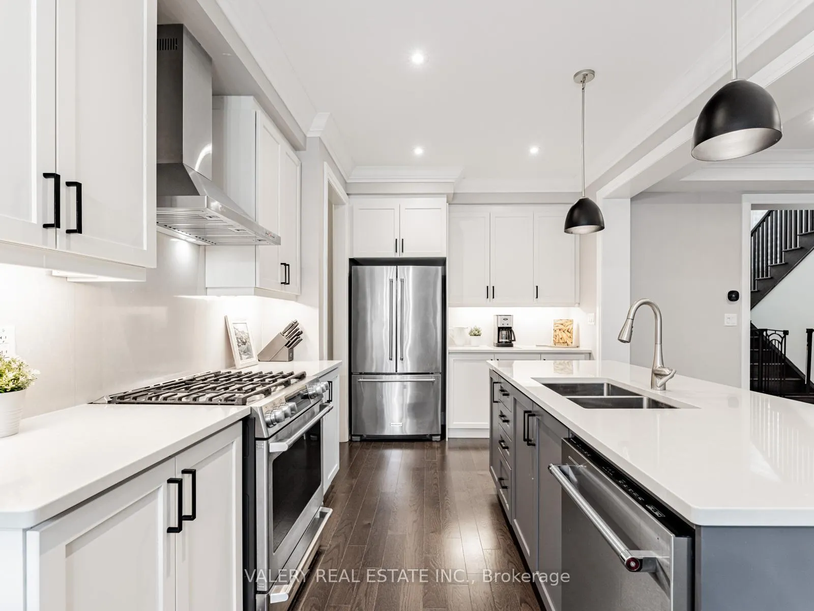 Photo 8 of 41 Chorus Crescent, Vaughan, Kleinburg — HOMEH