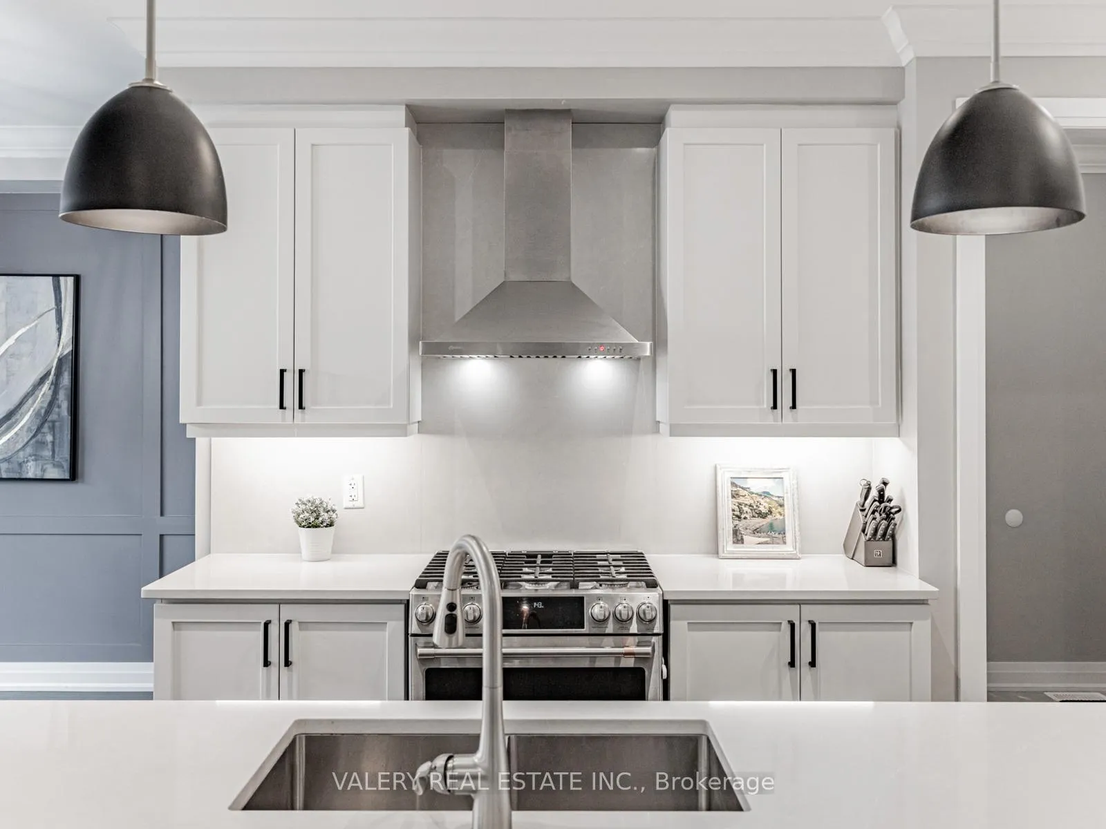 Photo 10 of 41 Chorus Crescent, Vaughan, Kleinburg — HOMEH
