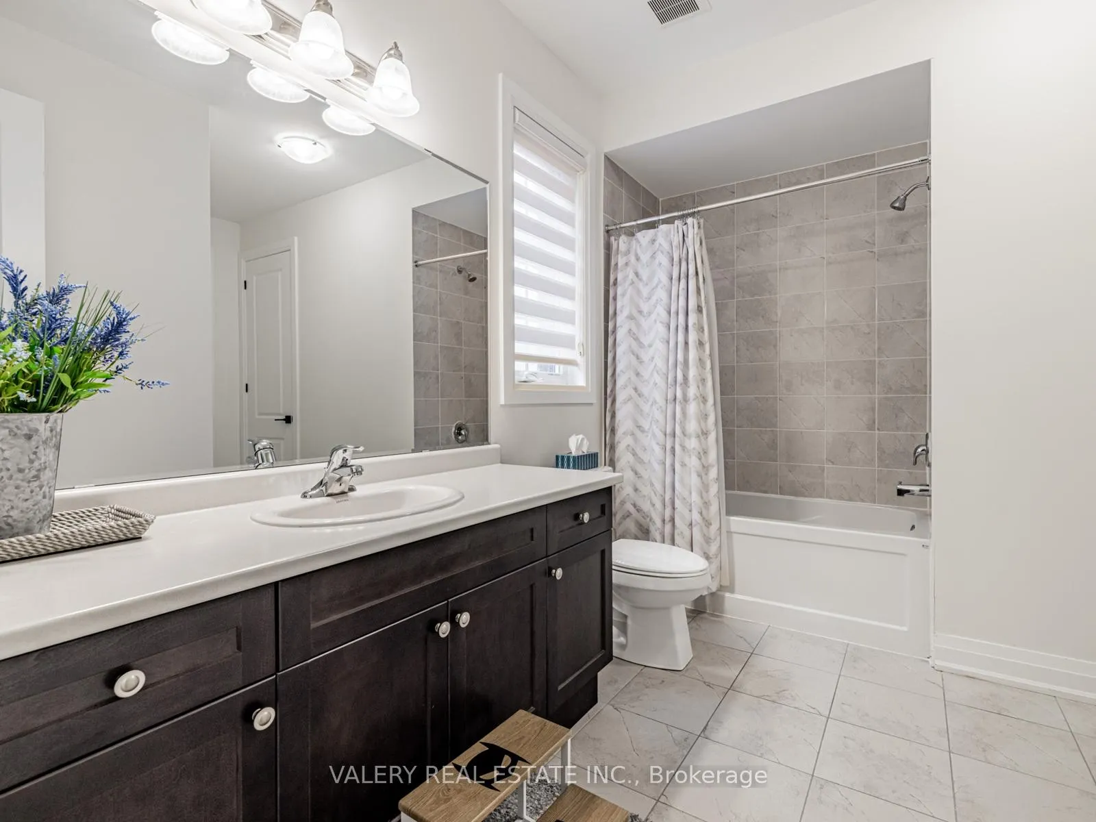 Photo 15 of 41 Chorus Crescent, Vaughan, Kleinburg — HOMEH
