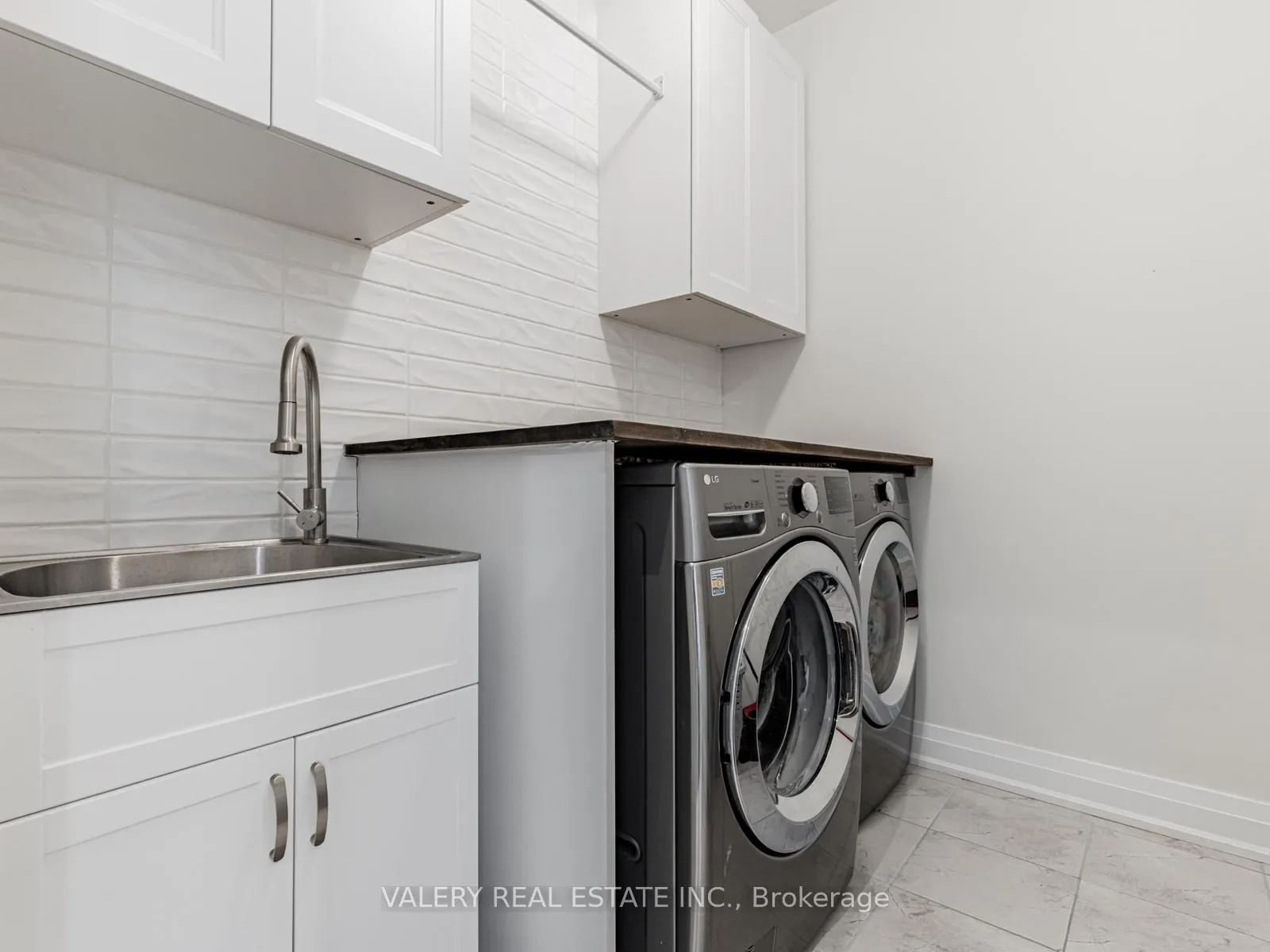 Photo 22 of 41 Chorus Crescent, Vaughan, Kleinburg — HOMEH