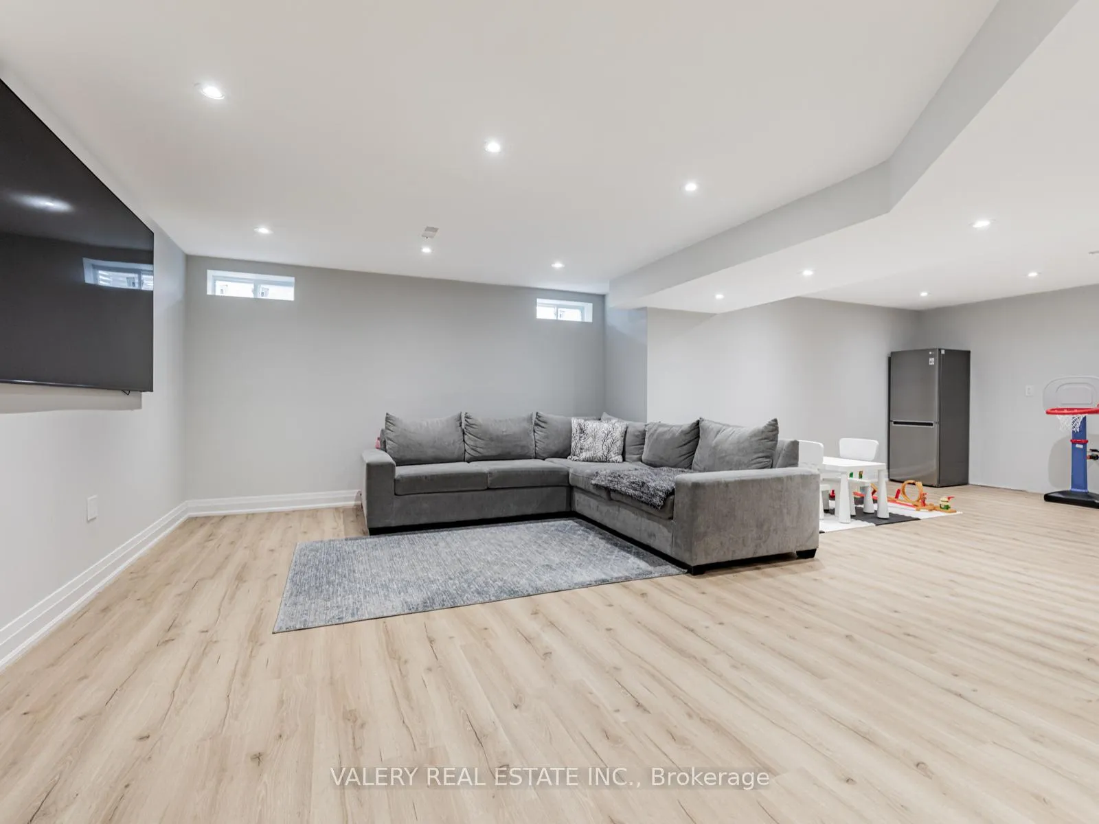 Photo 23 of 41 Chorus Crescent, Vaughan, Kleinburg — HOMEH