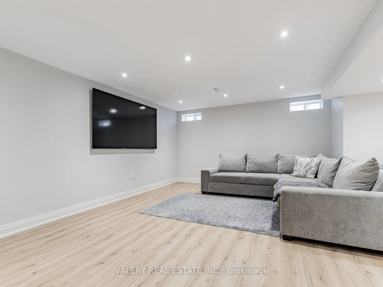 Photo 24 of 41 Chorus Crescent, Vaughan, Kleinburg — HOMEH